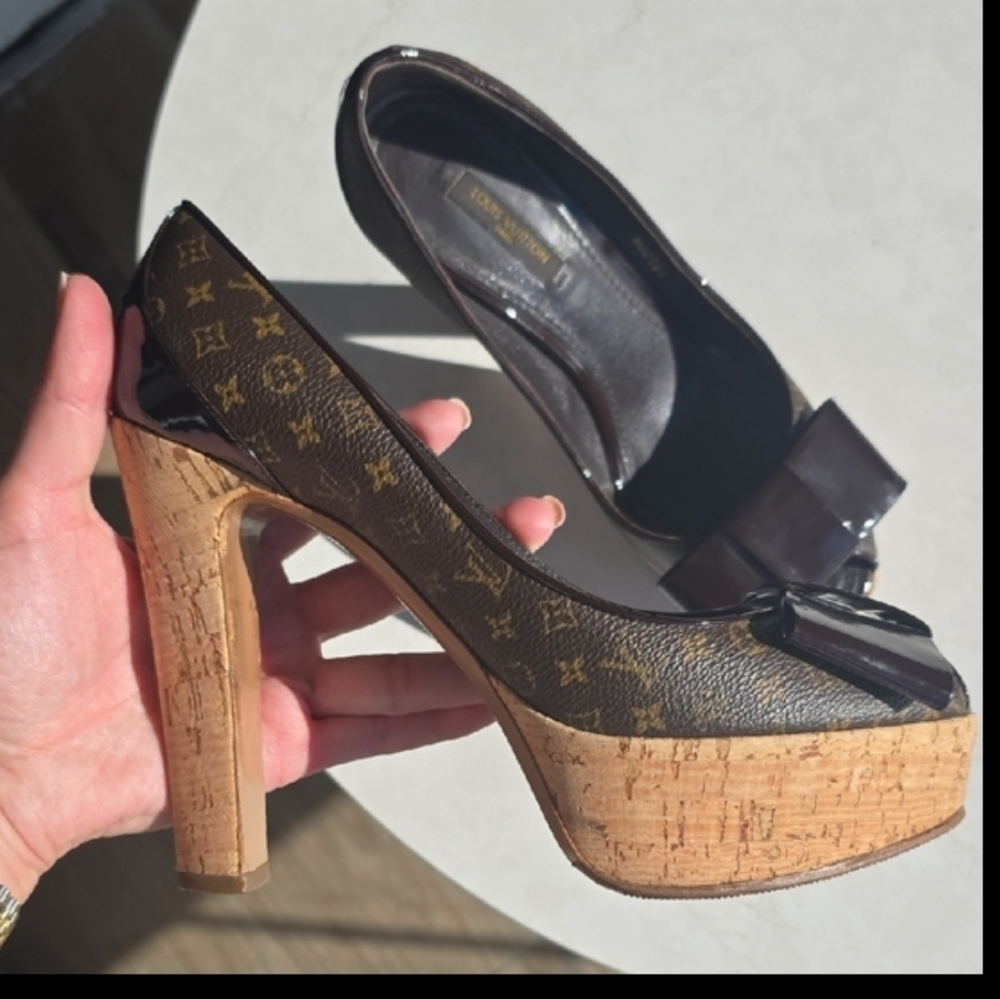 Louis Vuitton Elegant Brown Peep-Toe Platform Heels